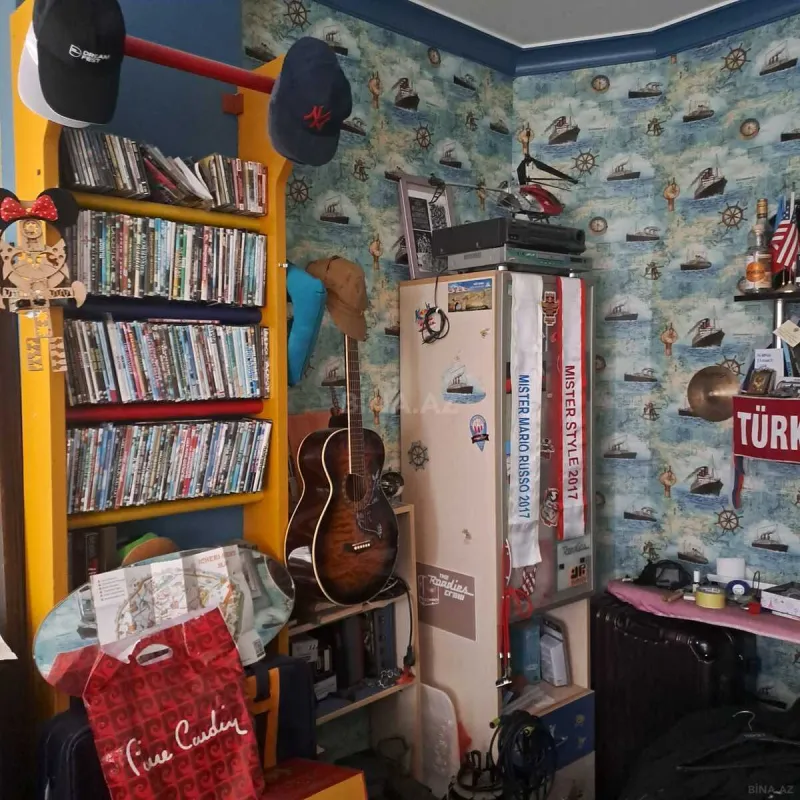 Satılır 4 otaqlı mənzil 180 m²