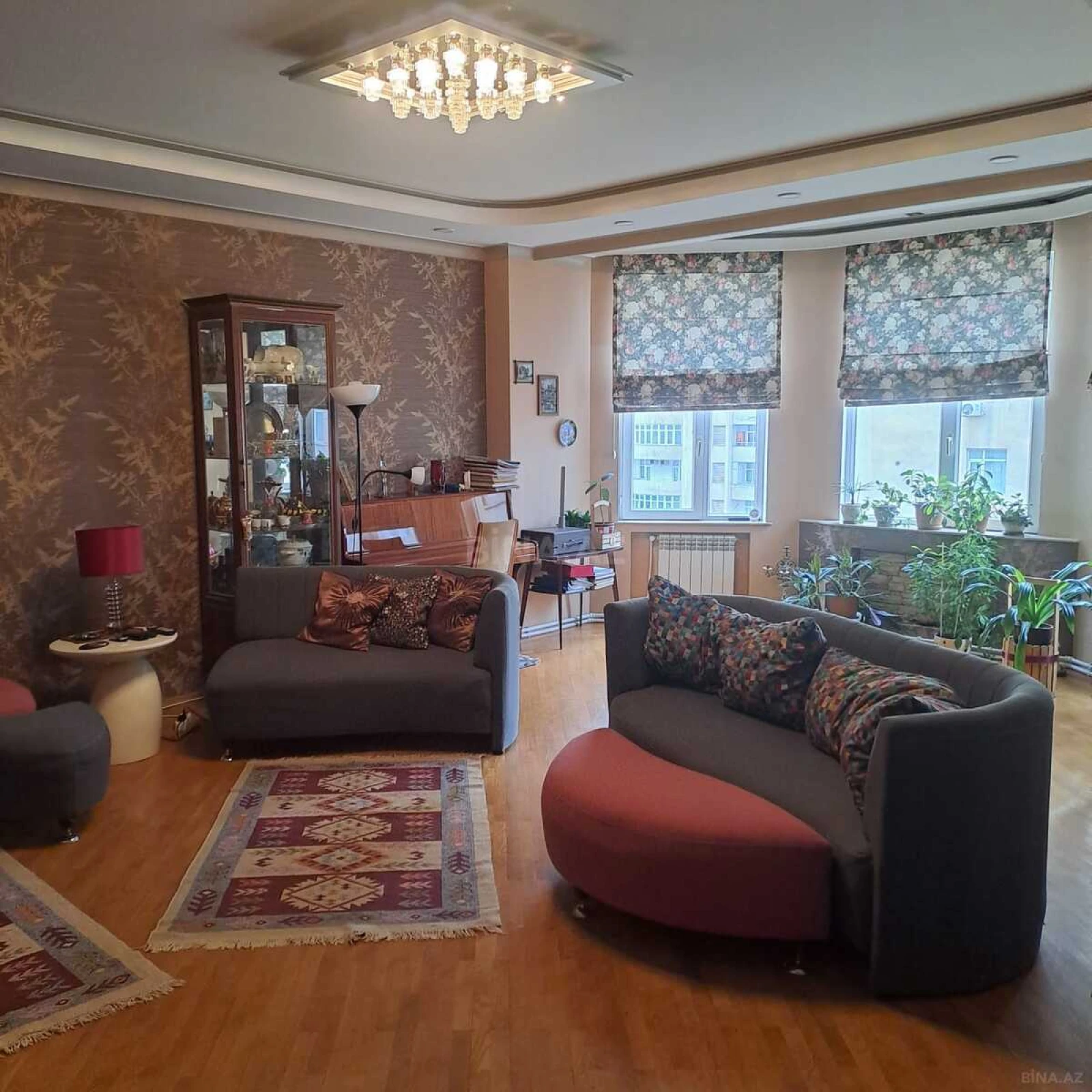 Satılır 4 otaqlı mənzil 180 m²