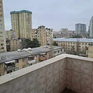 Satılır 4 otaqlı mənzil 180 m²