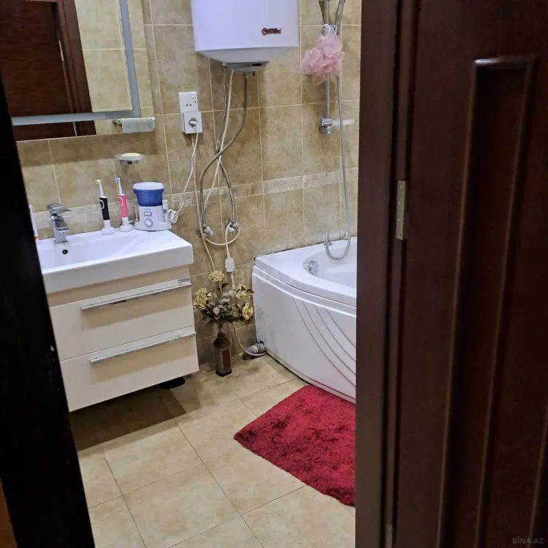 Satılır 4 otaqlı mənzil 180 m²