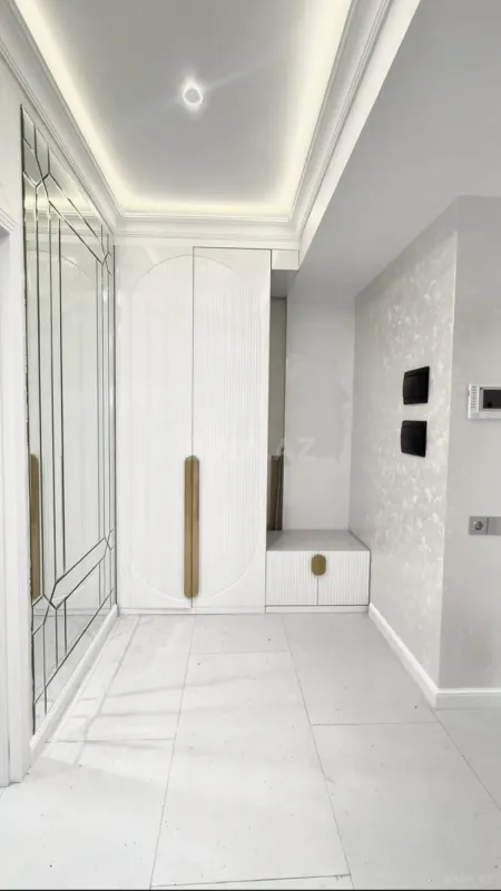 Satılır 3 otaqlı mənzil 117 m²