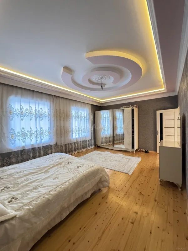 Satılır 6 otaqlı həyət evi 384 m²