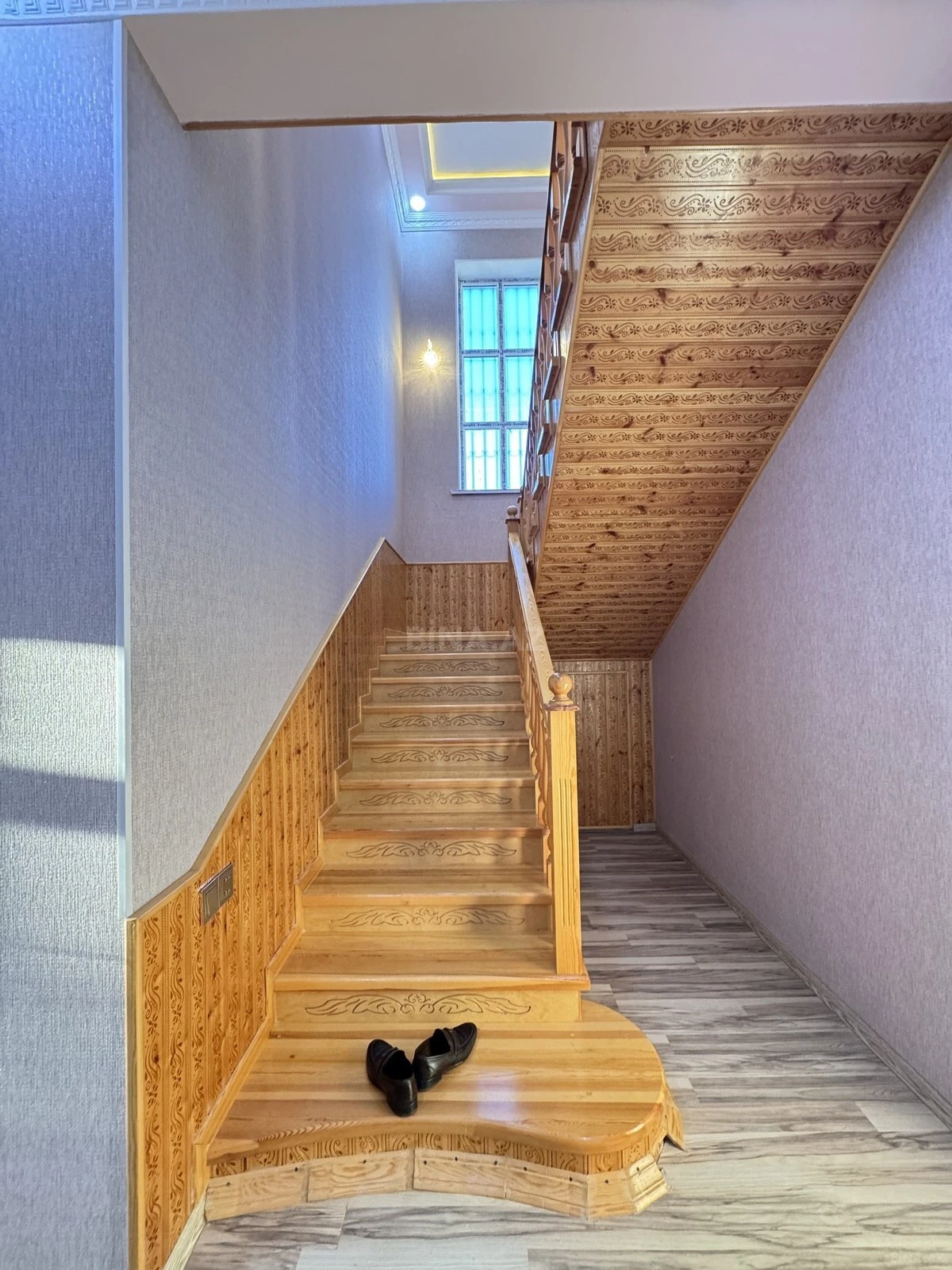 Satılır 6 otaqlı həyət evi 384 m²