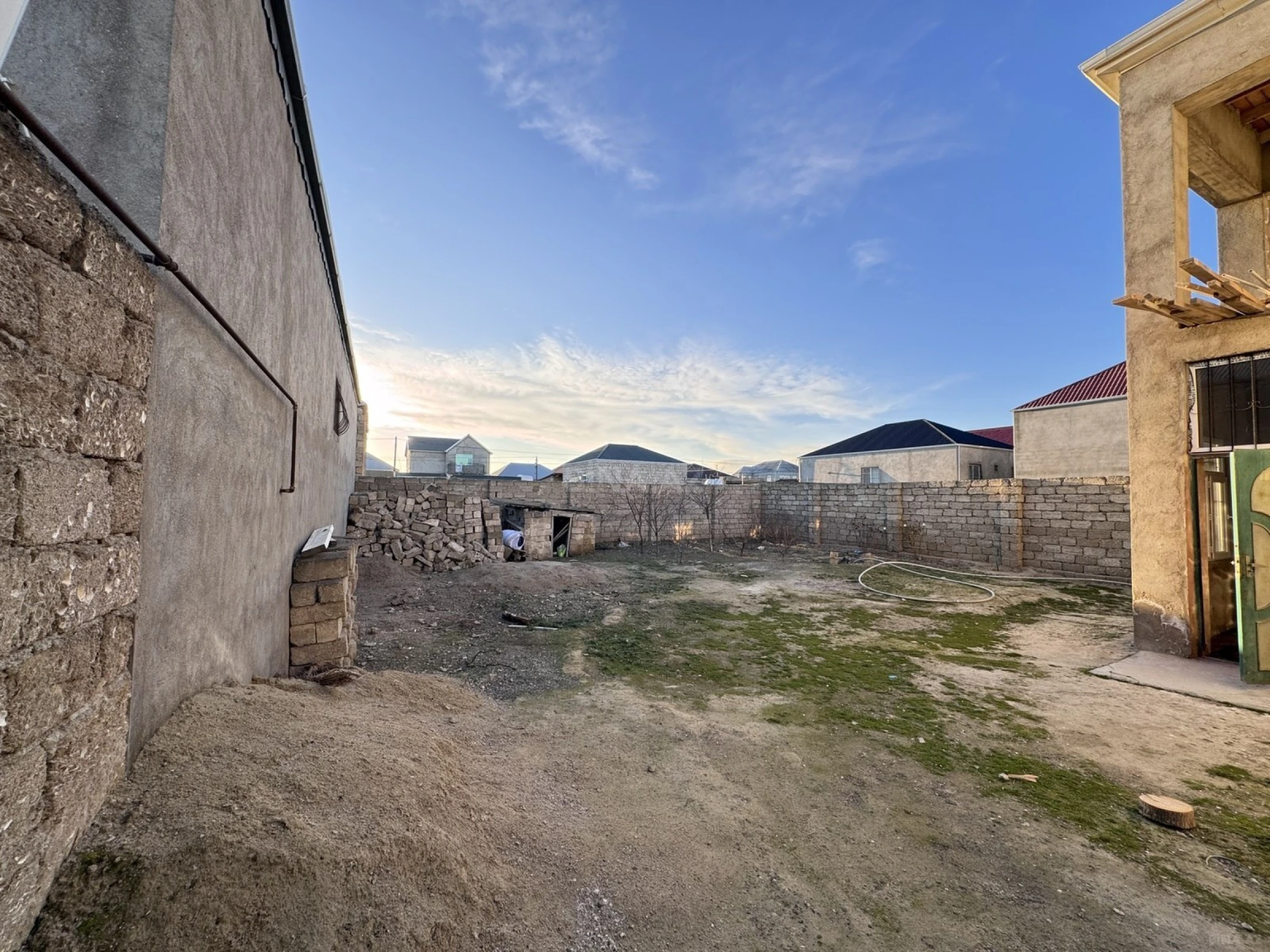 Satılır 6 otaqlı həyət evi 384 m²