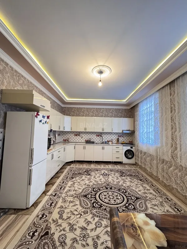 Satılır 6 otaqlı həyət evi 384 m²