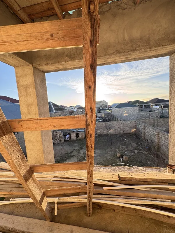 Satılır 6 otaqlı həyət evi 384 m²