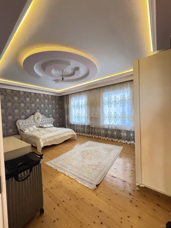 Satılır 6 otaqlı həyət evi 384 m²