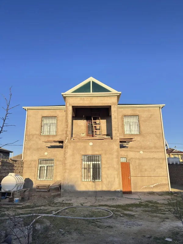 Satılır 6 otaqlı həyət evi 384 m²