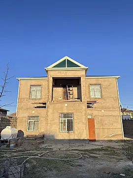 Satılır 6 otaqlı həyət evi 384 m²