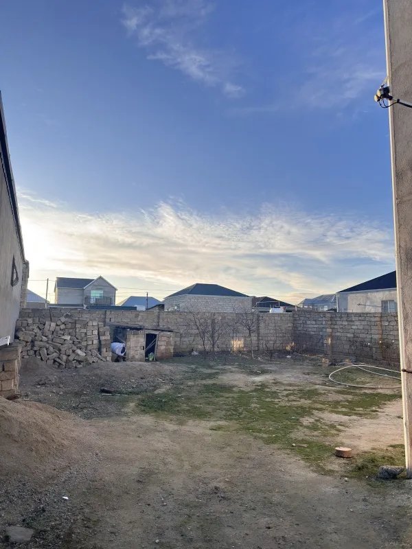 Satılır 6 otaqlı həyət evi 384 m²