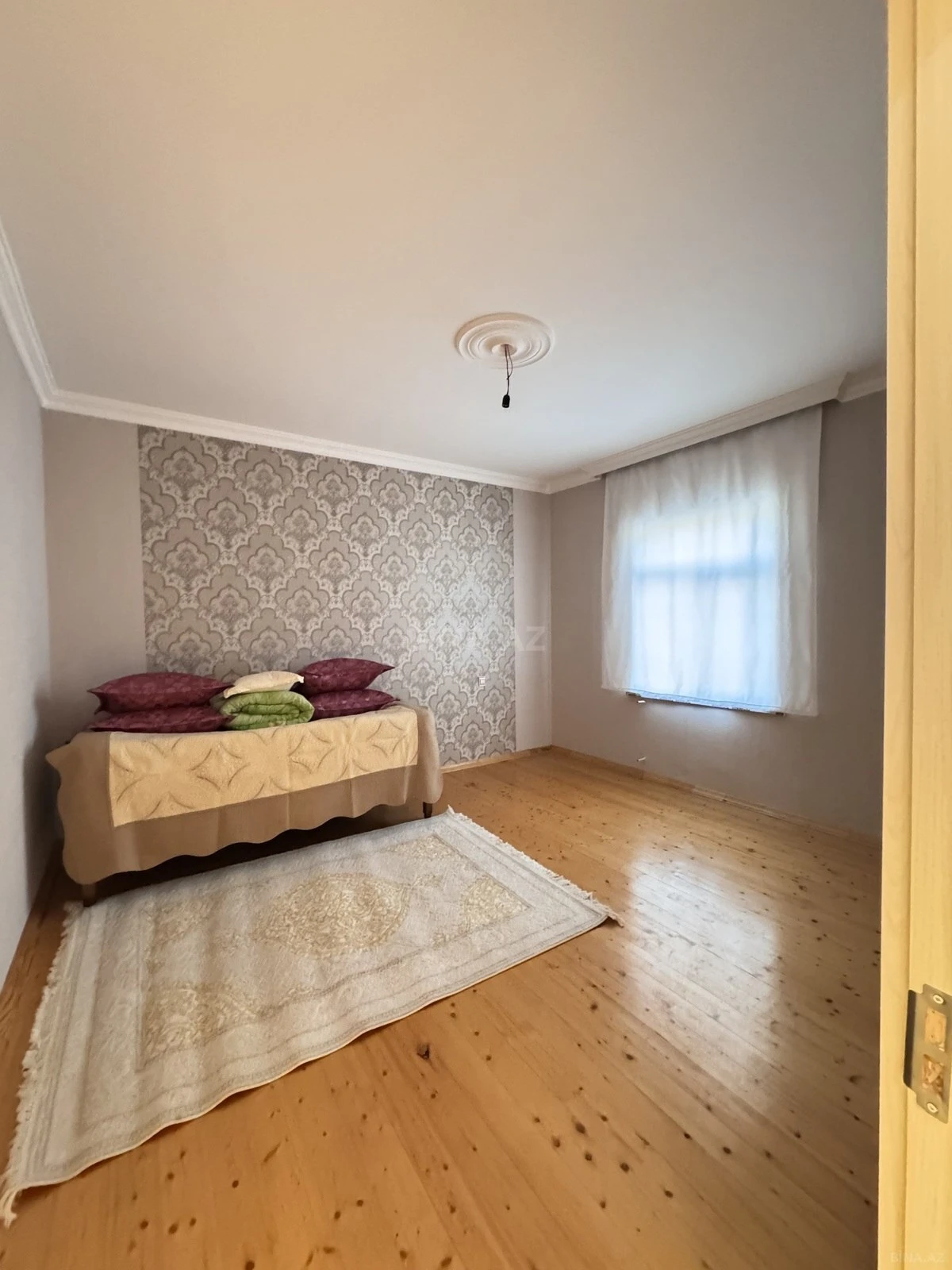 Satılır 6 otaqlı həyət evi 384 m²