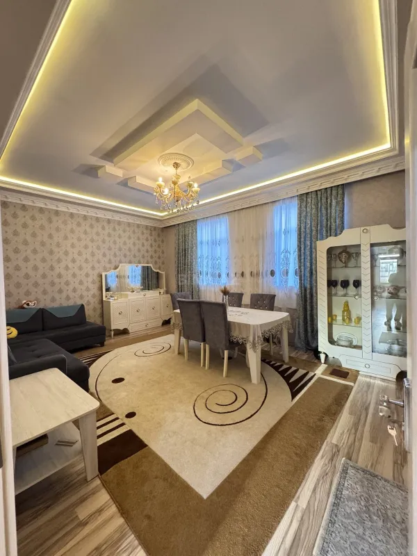 Satılır 6 otaqlı həyət evi 384 m²