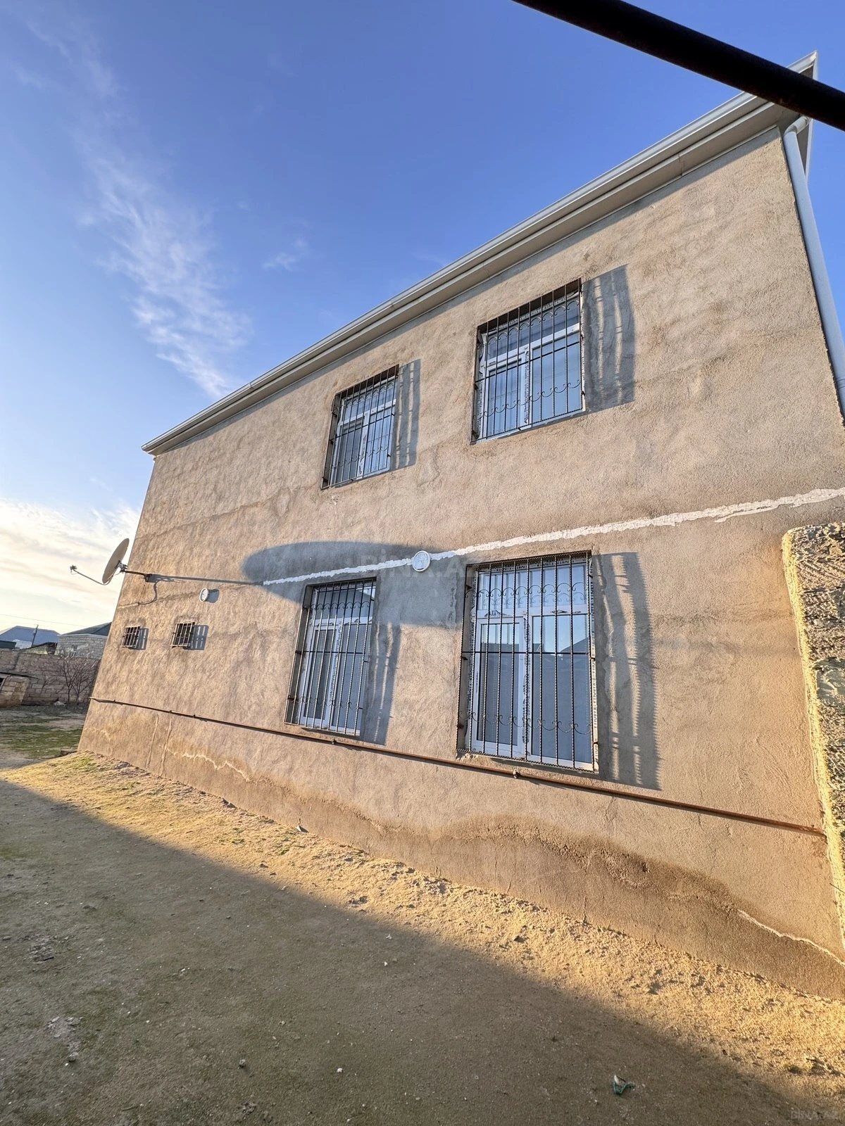 Satılır 6 otaqlı həyət evi 384 m²