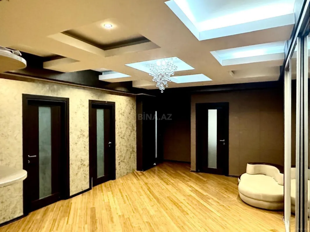 Satılır 3 otaqlı mənzil 163 m²