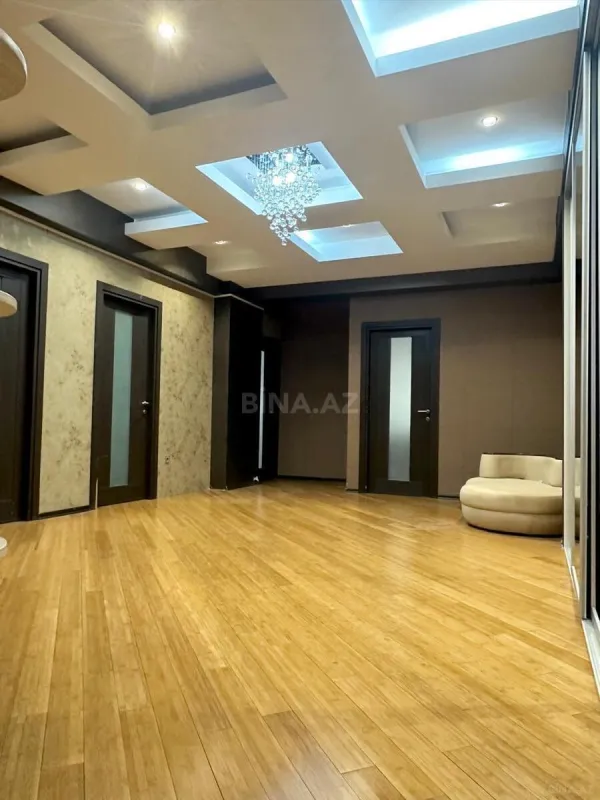 Satılır 3 otaqlı mənzil 163 m²