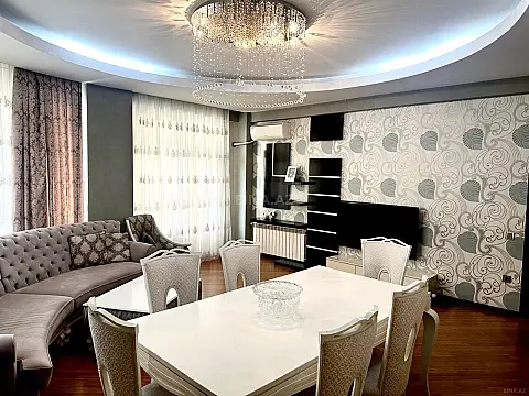 Satılır 3 otaqlı mənzil 163 m²
