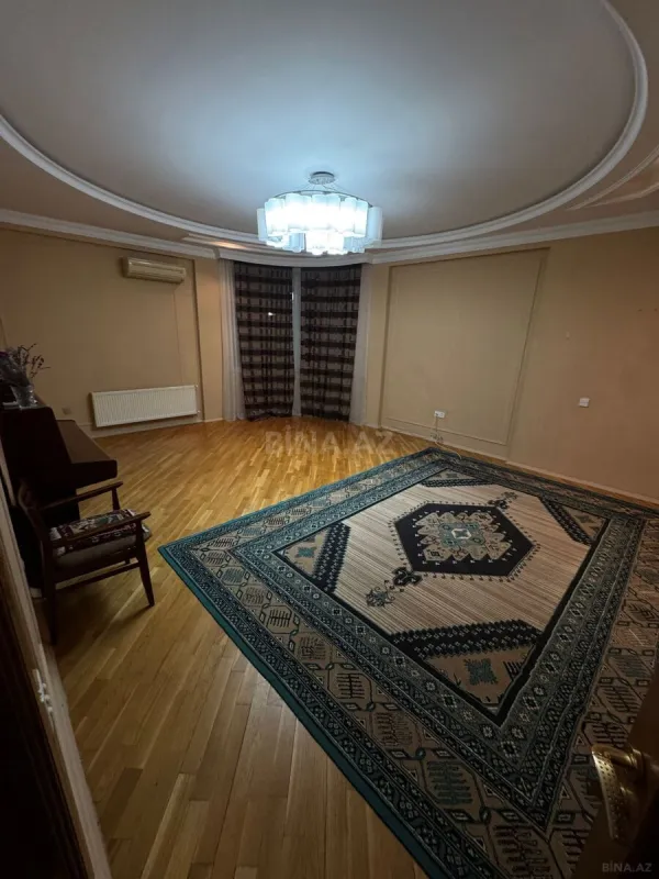 Satılır 3 otaqlı mənzil 132 m²