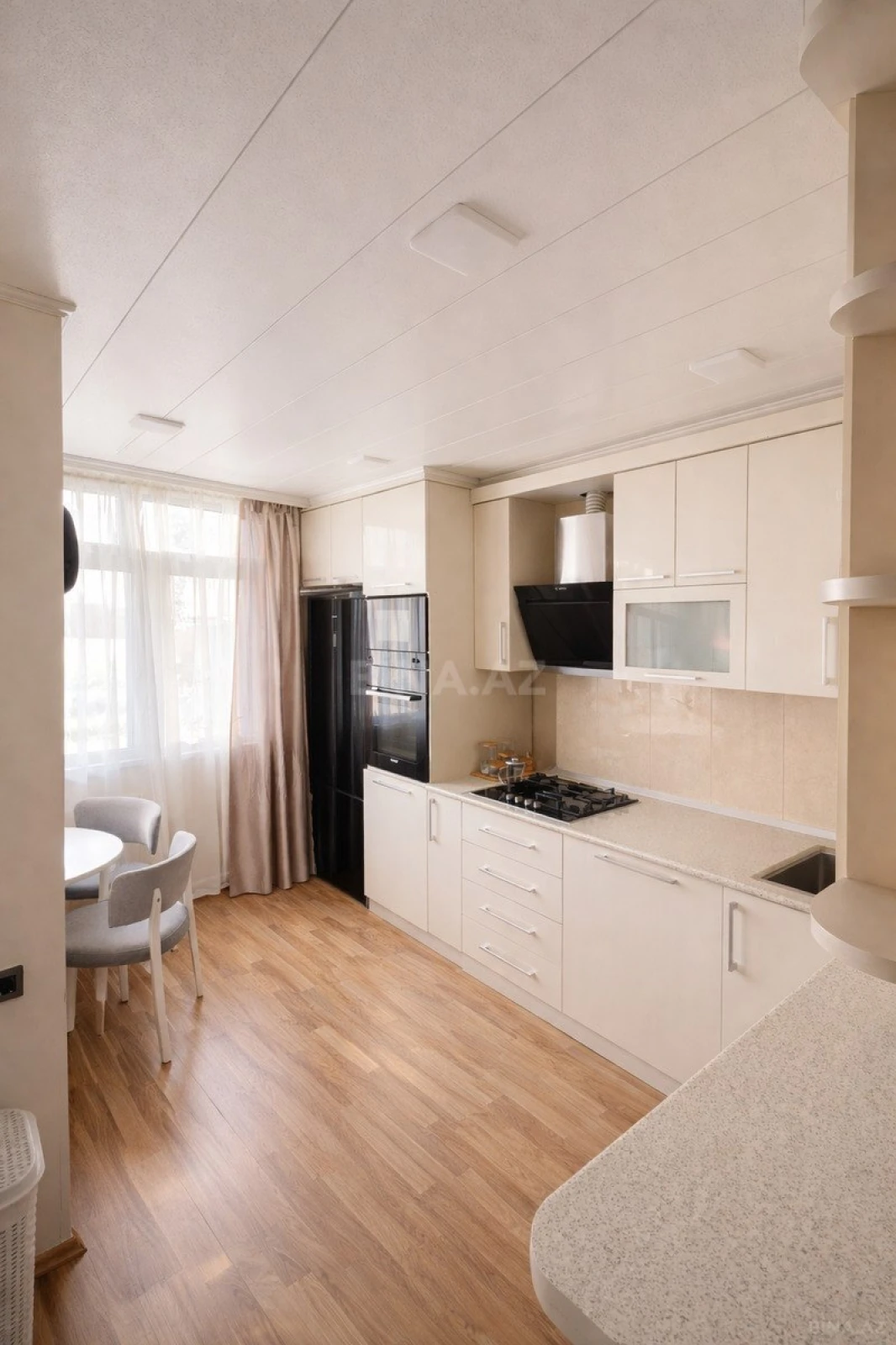 Satılır 3 otaqlı mənzil 92 m²