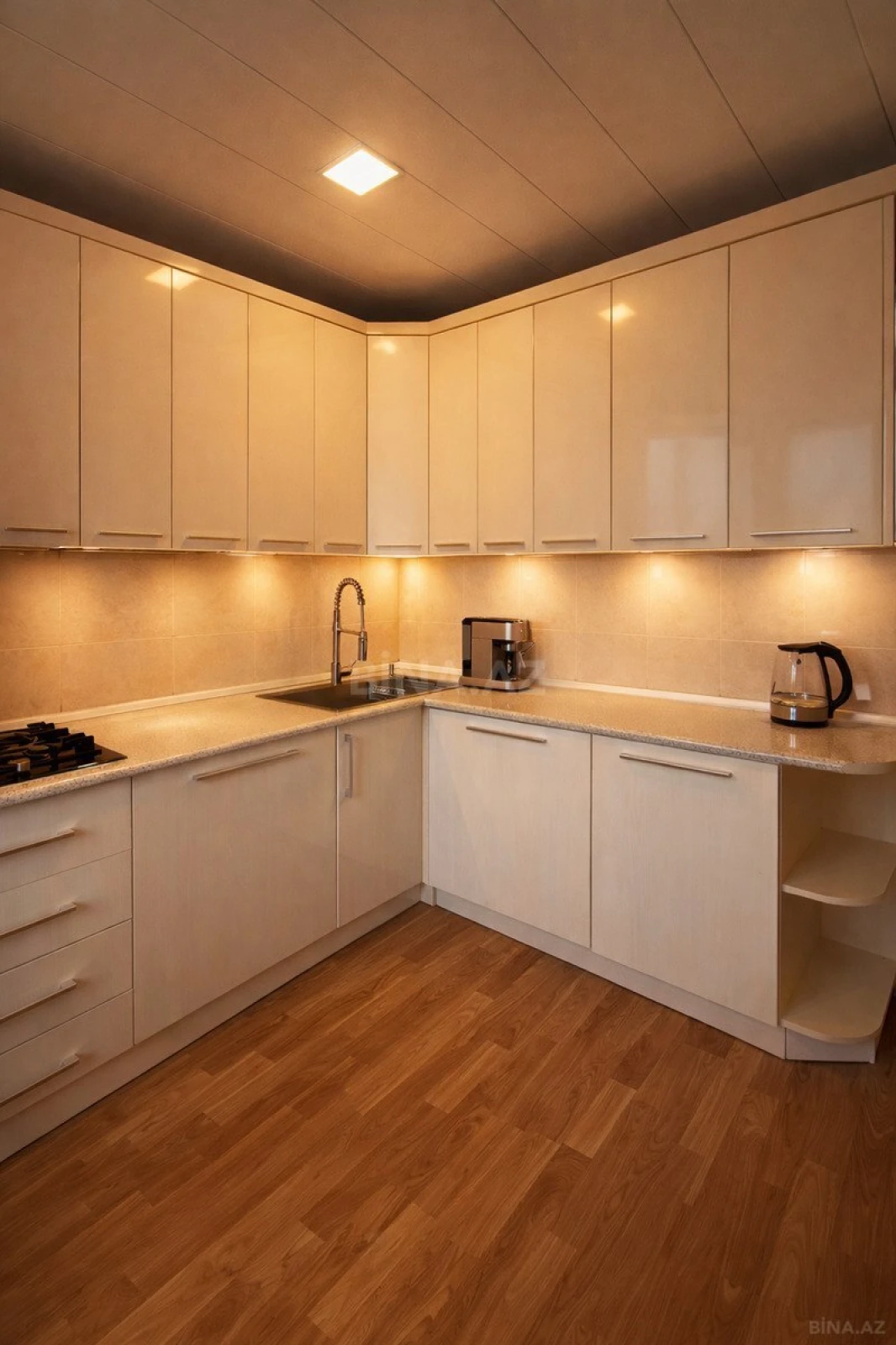 Satılır 3 otaqlı mənzil 92 m²