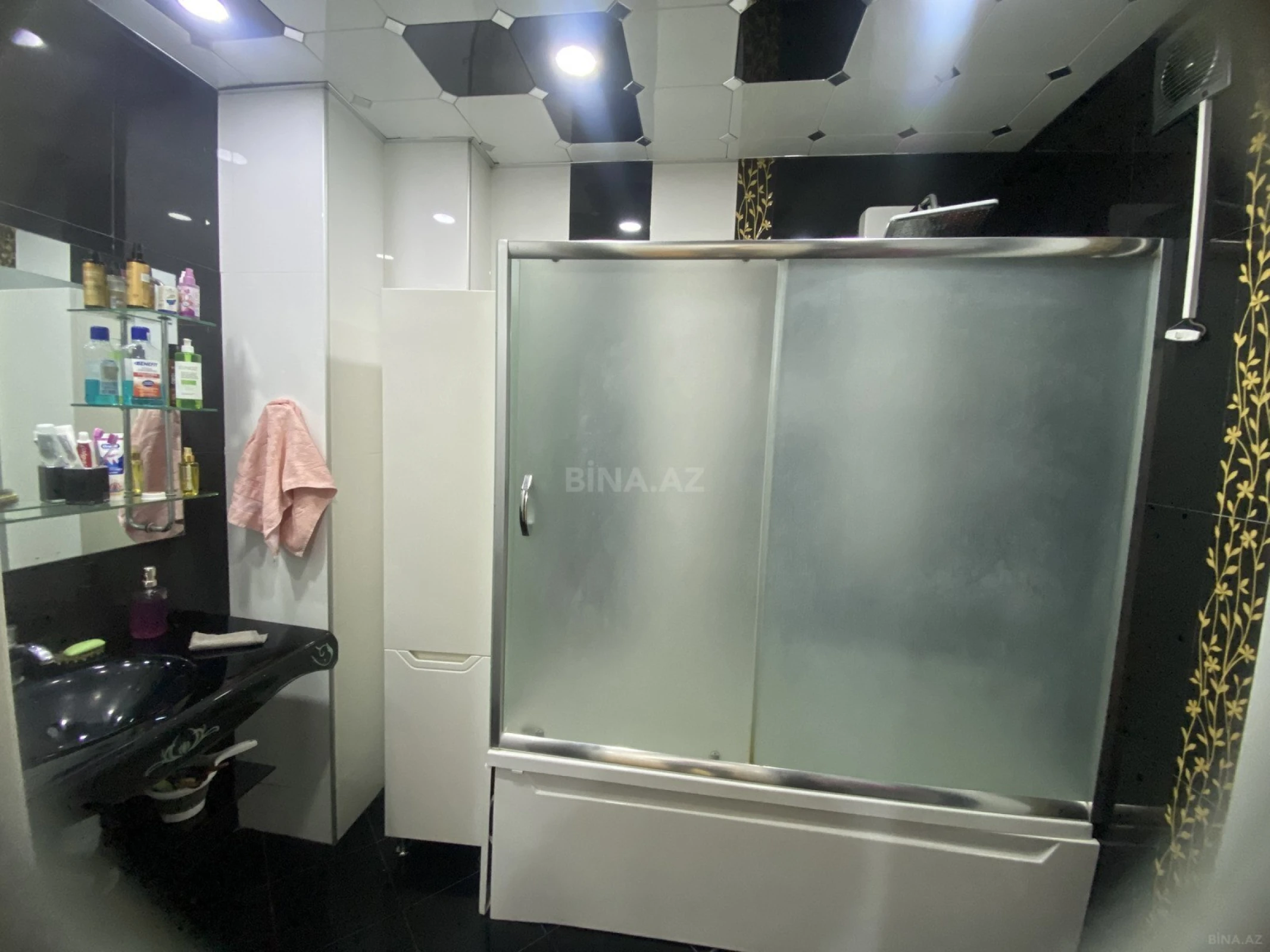 Satılır 3 otaqlı mənzil 130 m²