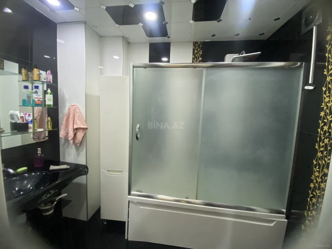 Satılır 3 otaqlı mənzil 130 m²