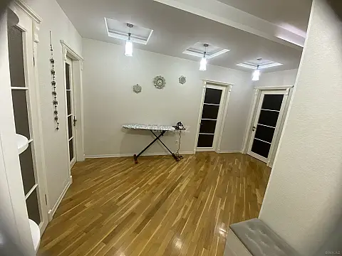 Satılır 3 otaqlı mənzil 130 m²