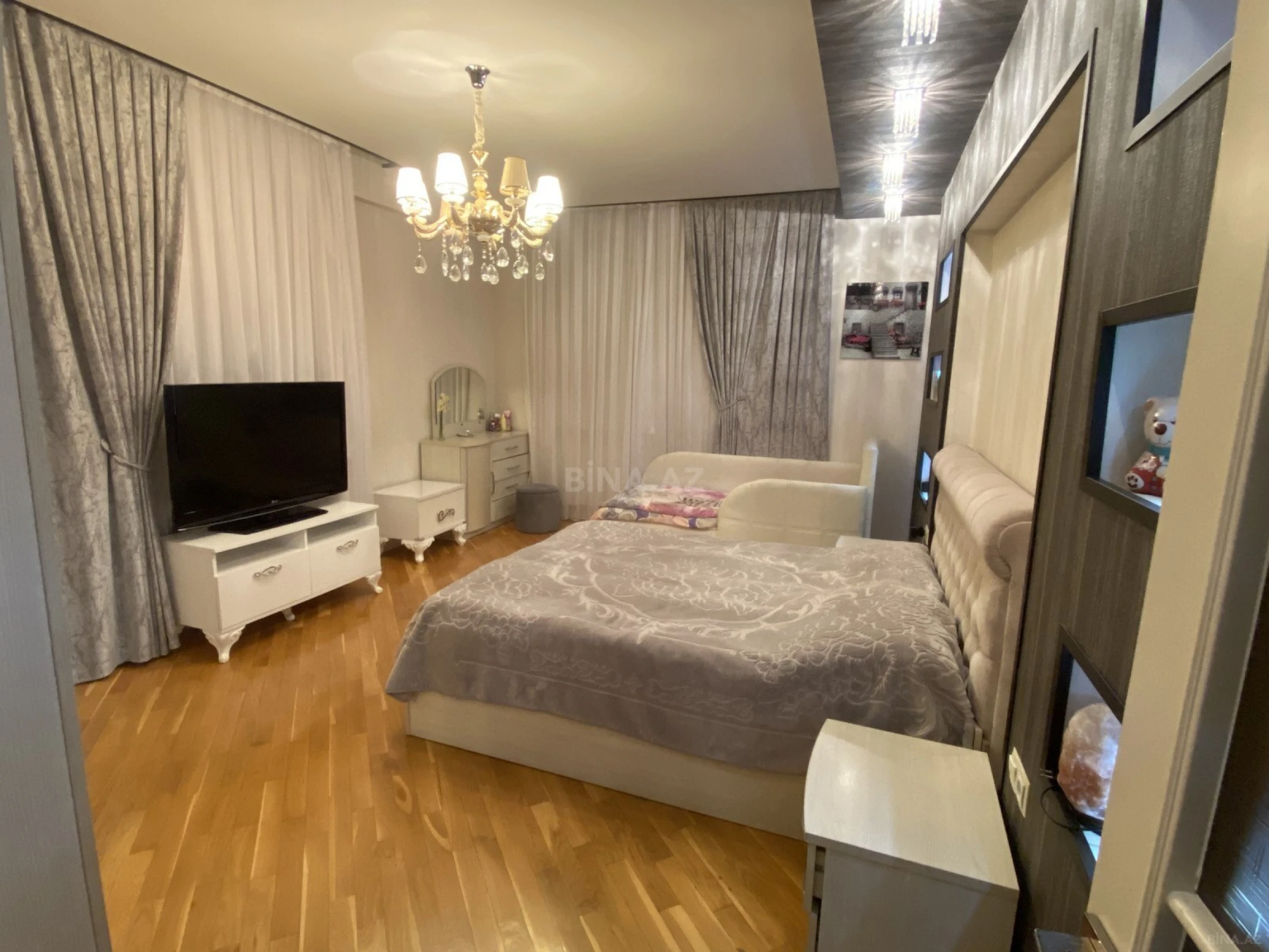 Satılır 3 otaqlı mənzil 130 m²
