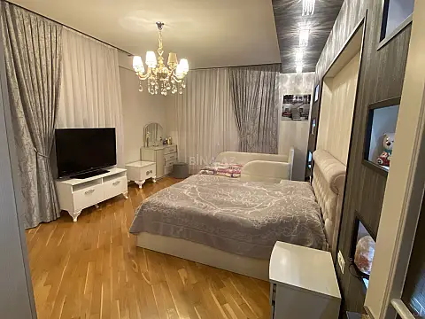 Satılır 3 otaqlı mənzil 130 m²