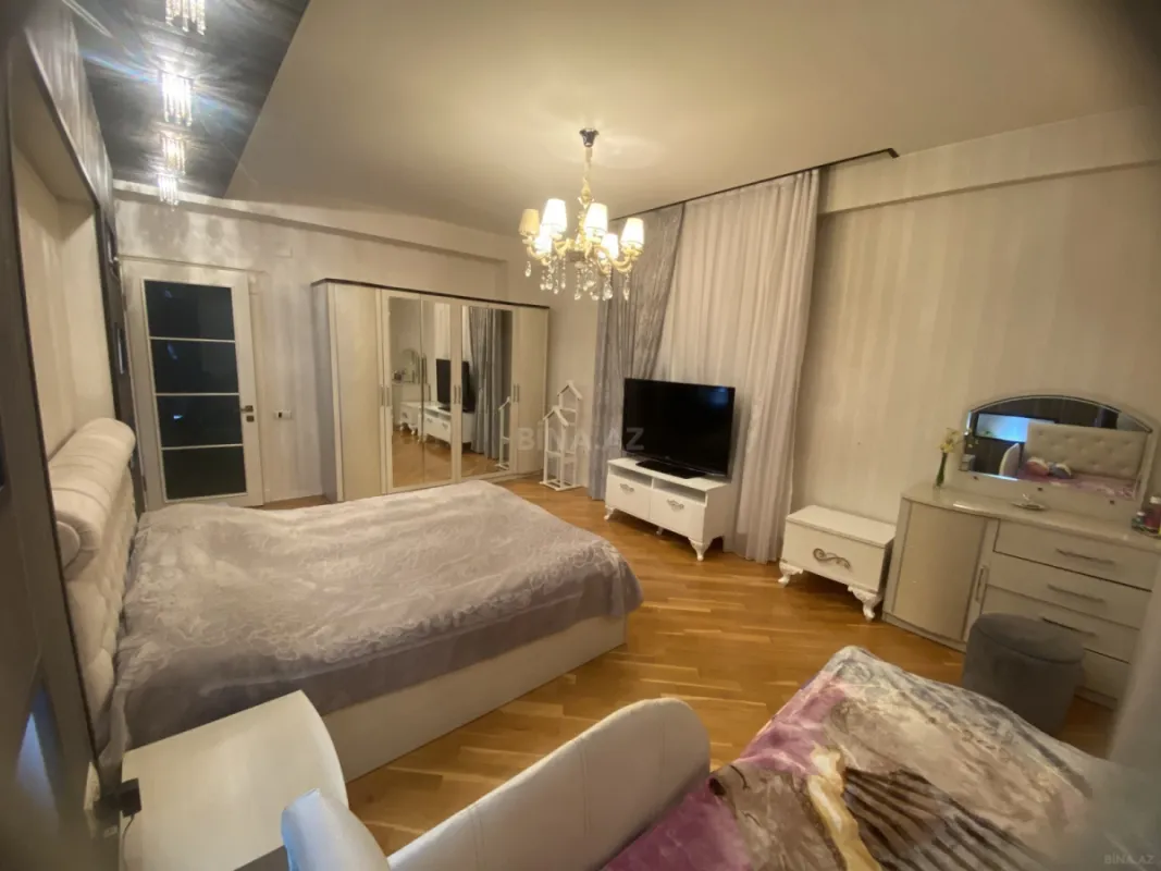 Satılır 3 otaqlı mənzil 130 m²