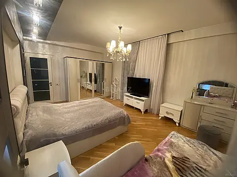 Satılır 3 otaqlı mənzil 130 m²