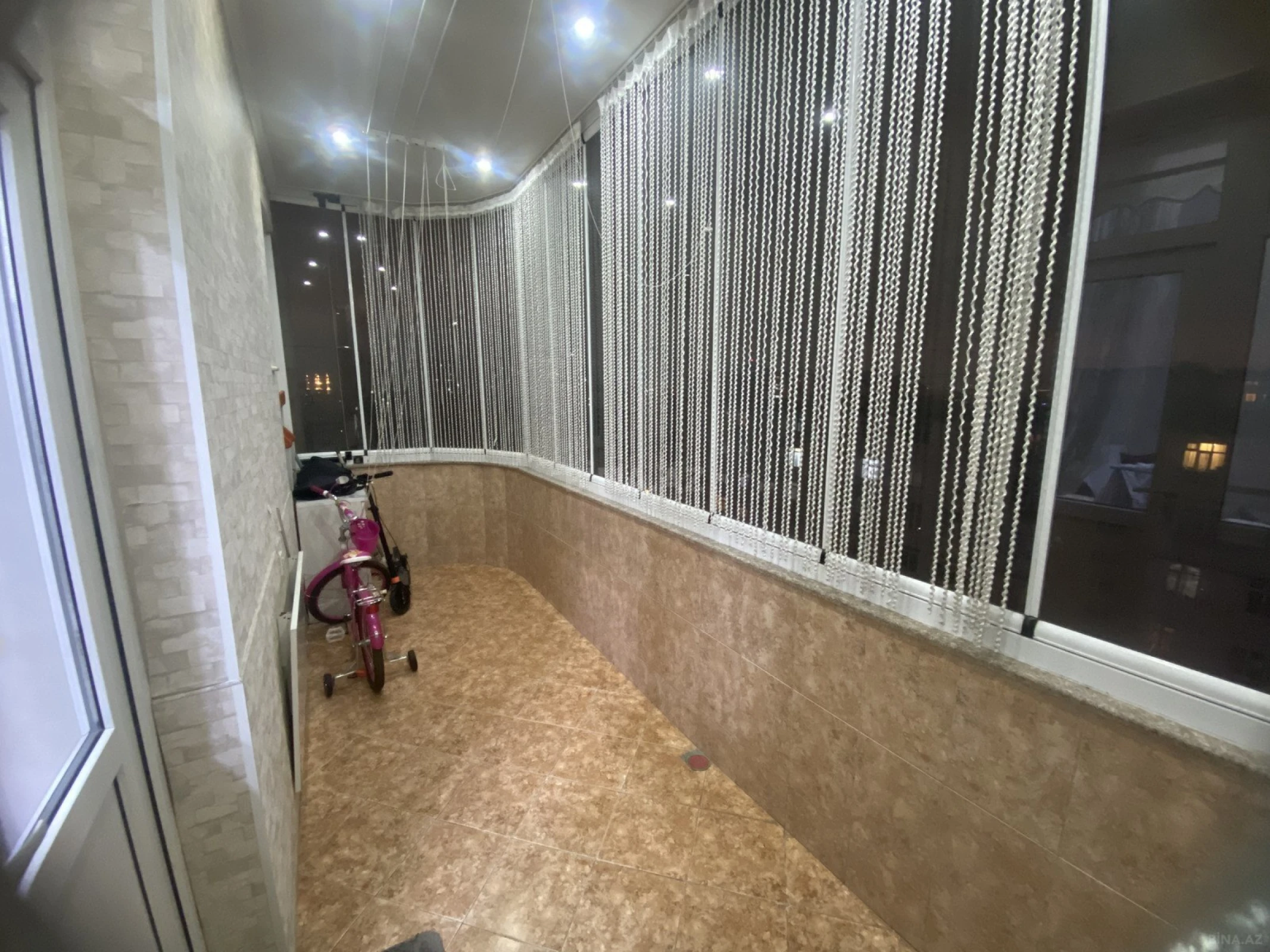 Satılır 3 otaqlı mənzil 130 m²