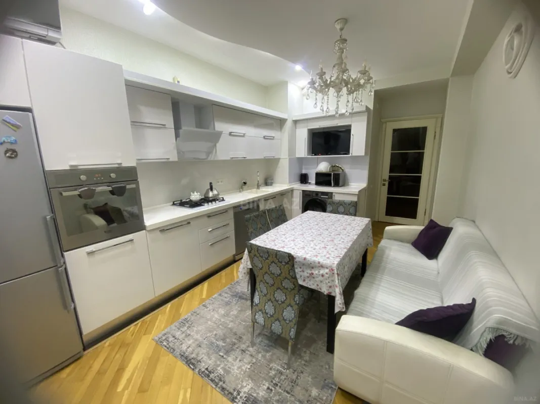 Satılır 3 otaqlı mənzil 130 m²