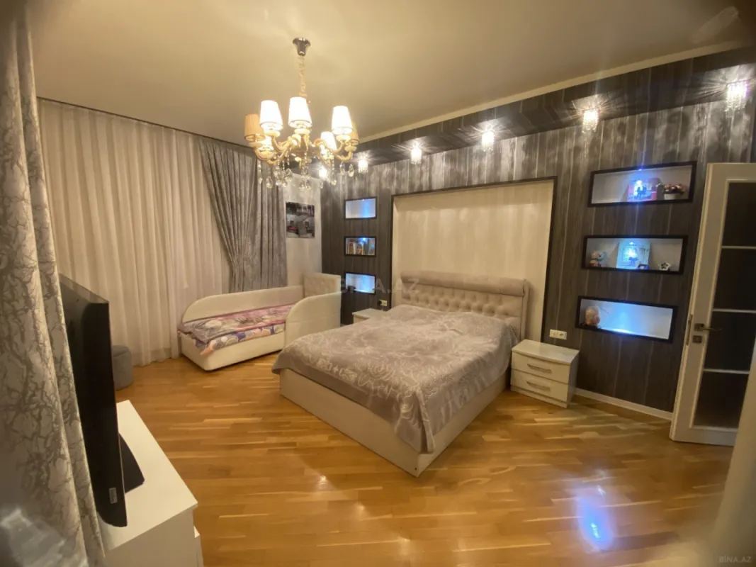 Satılır 3 otaqlı mənzil 130 m²