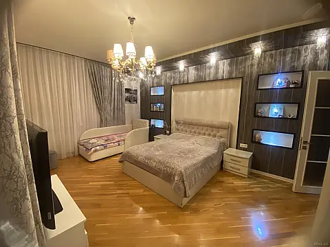 Satılır 3 otaqlı mənzil 130 m²