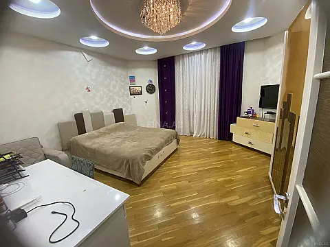 Satılır 3 otaqlı mənzil 130 m²