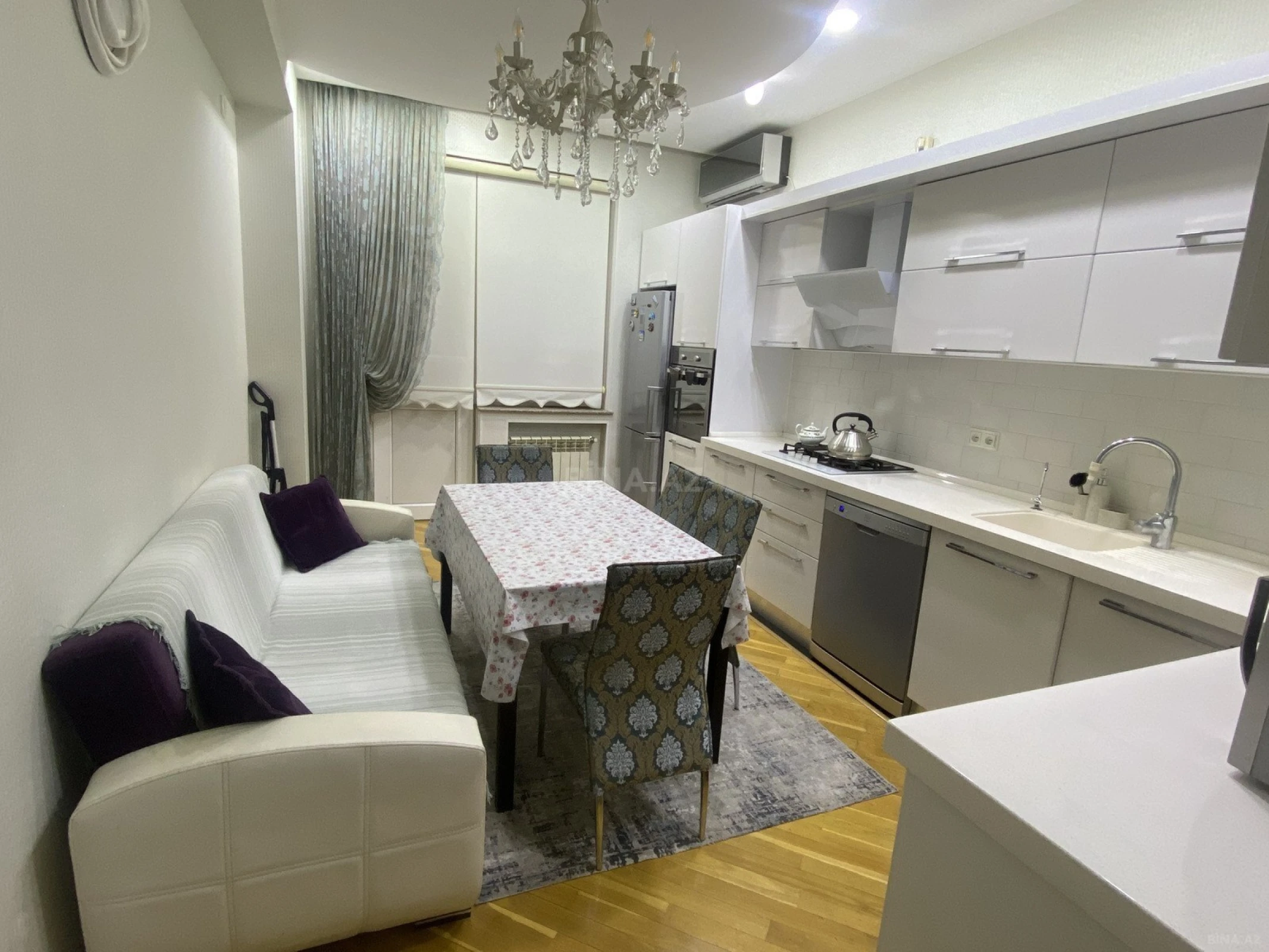 Satılır 3 otaqlı mənzil 130 m²