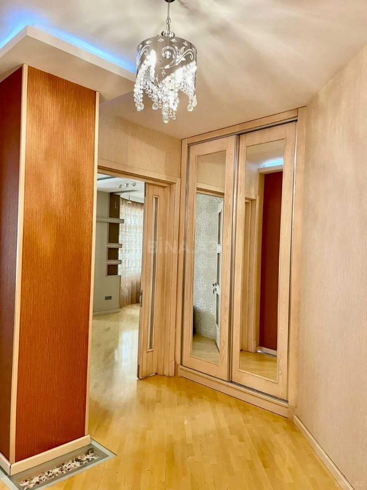 Satılır 2 otaqlı mənzil 130 m²