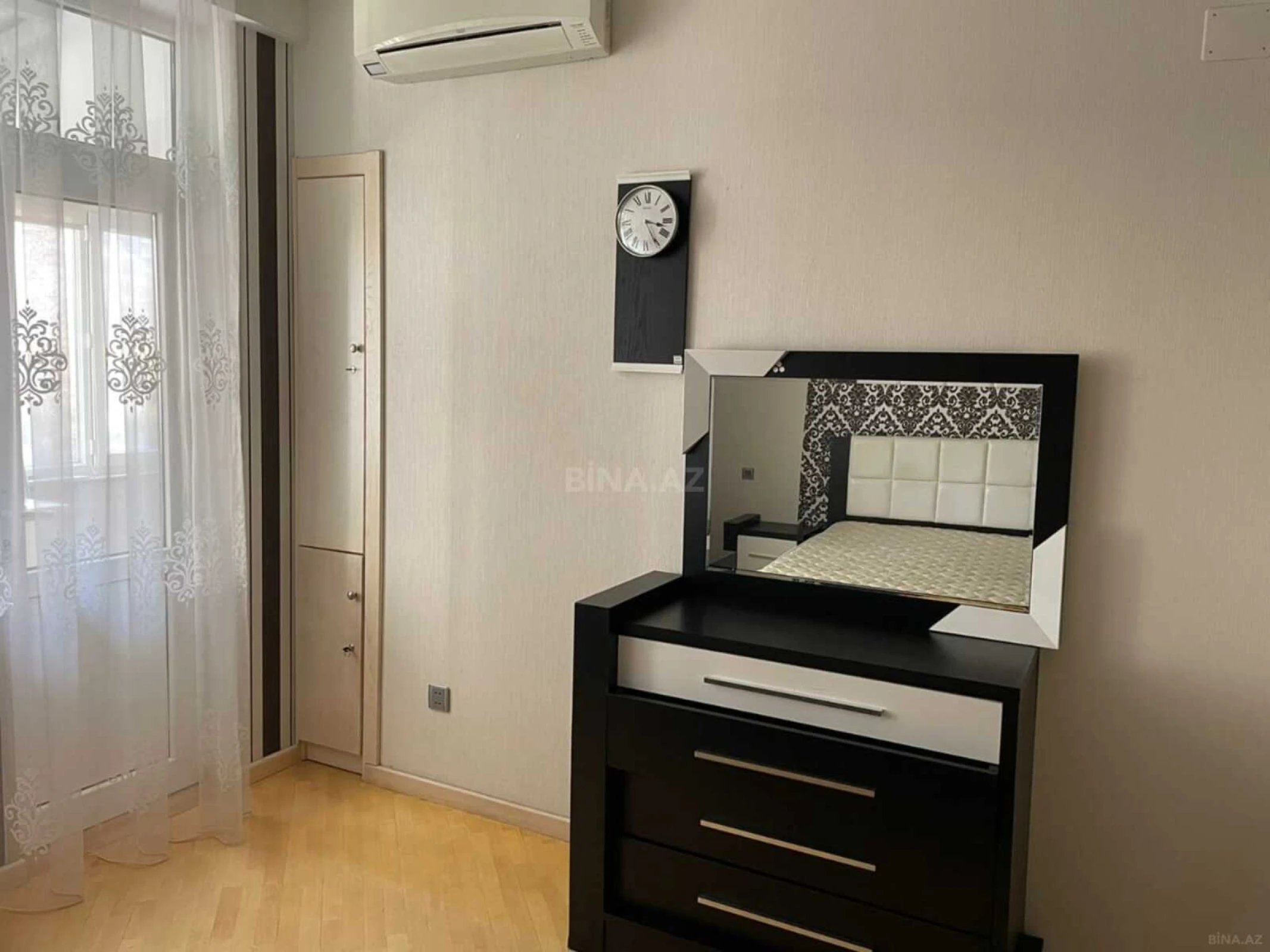 Satılır 2 otaqlı mənzil 130 m²