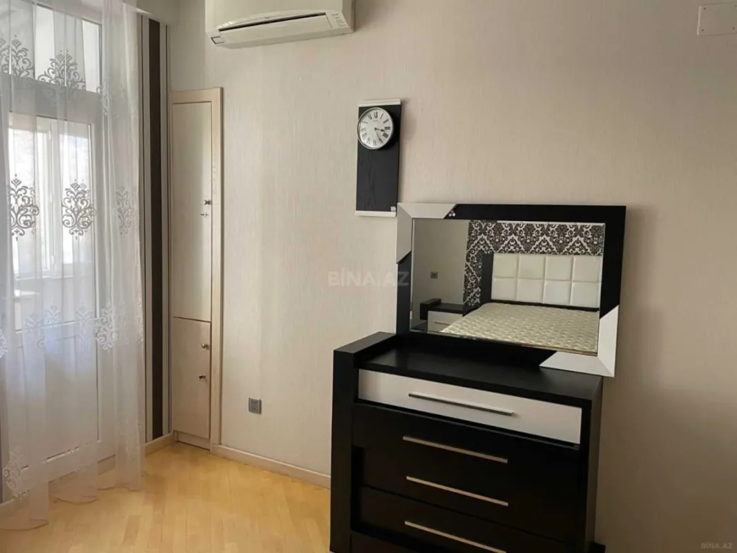 Satılır 2 otaqlı mənzil 130 m²
