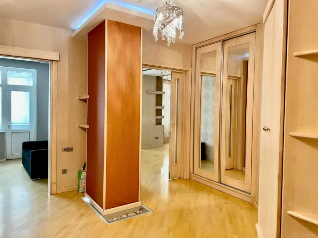 Kirayə verilir 2 otaqlı mənzil 133 m²