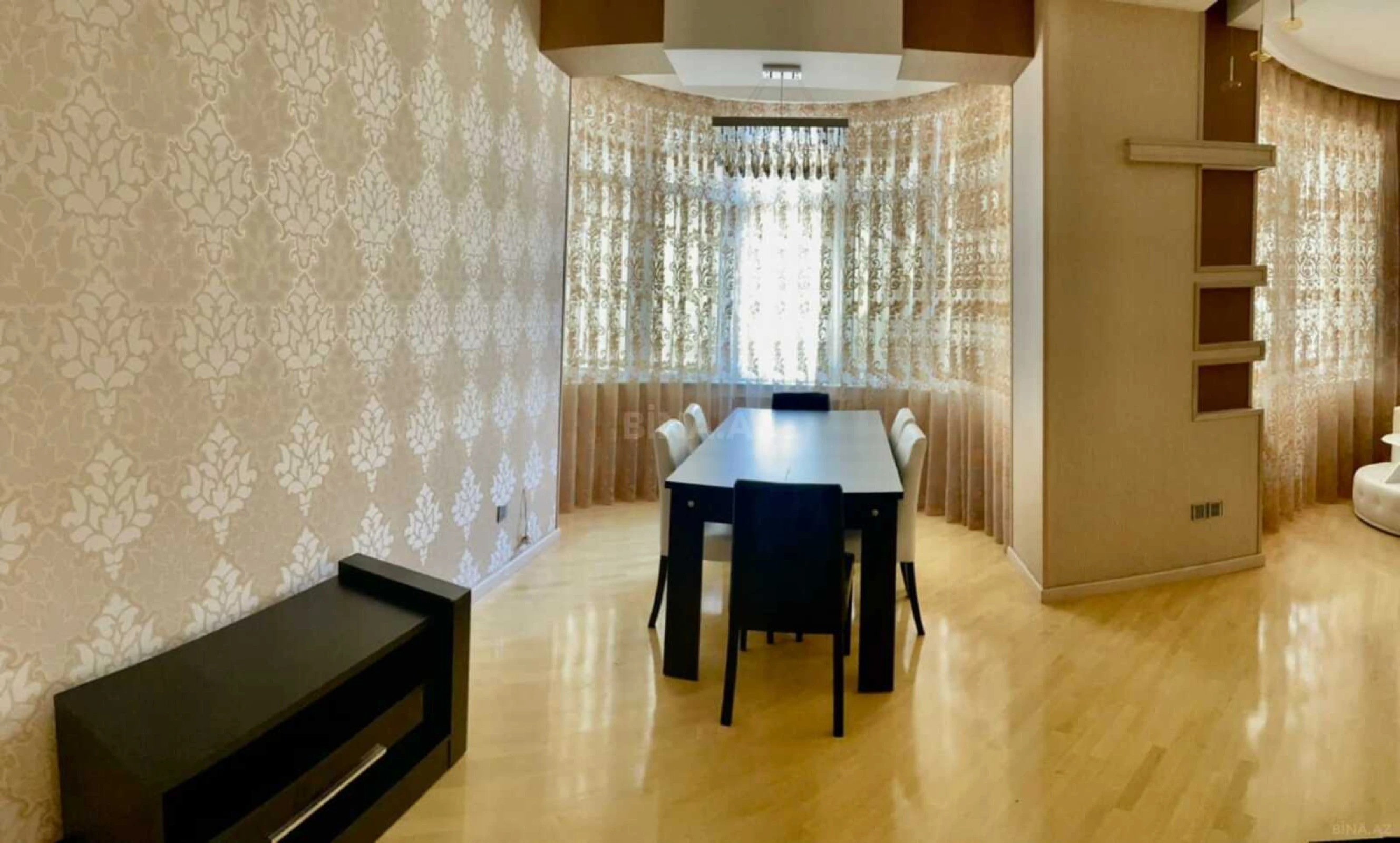 Kirayə verilir 2 otaqlı mənzil 133 m²