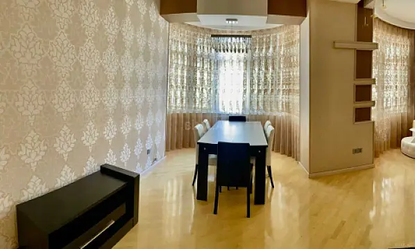 Kirayə verilir 2 otaqlı mənzil 133 m²