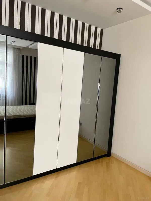 Kirayə verilir 2 otaqlı mənzil 133 m²