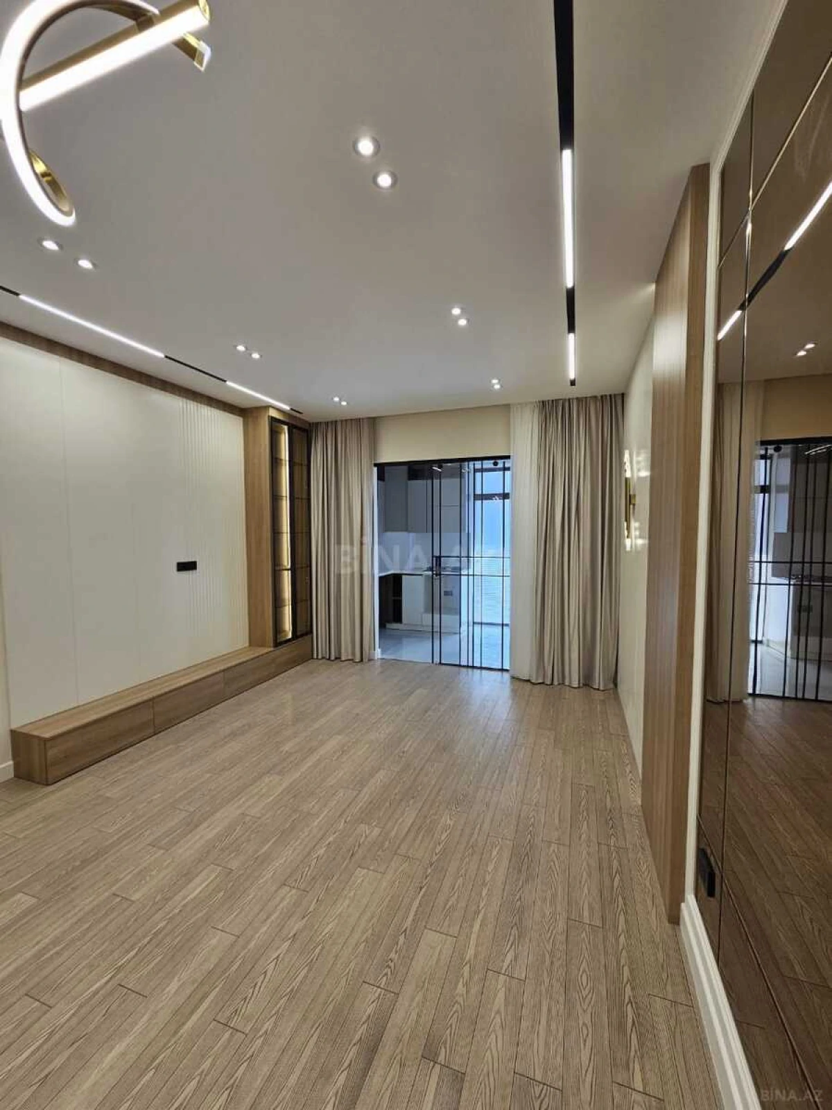 Satılır 3 otaqlı mənzil 109 m²