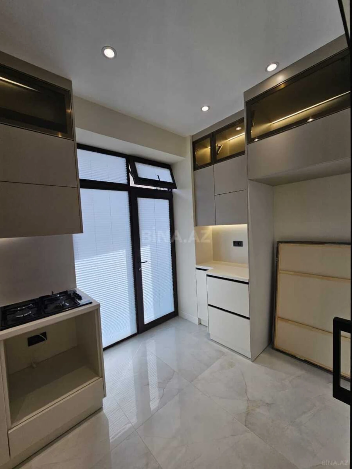 Satılır 3 otaqlı mənzil 109 m²