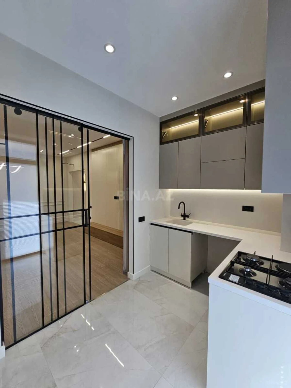 Satılır 3 otaqlı mənzil 109 m²