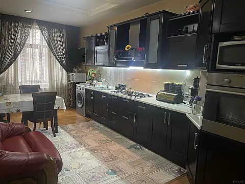 Satılır 3 otaqlı mənzil 150 m²