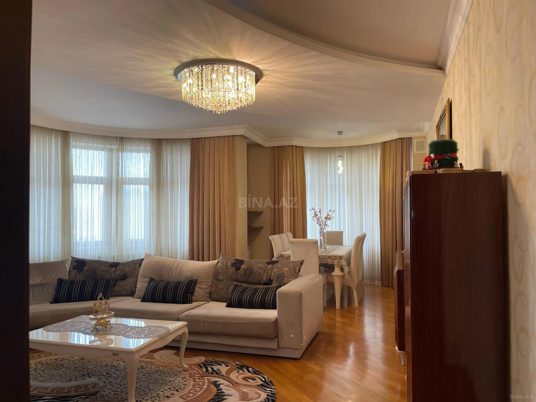 Satılır 3 otaqlı mənzil 150 m²