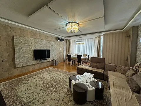 Satılır 4 otaqlı mənzil 188 m² — Bakı, 8-ci kilometr 4 otaq 188.00 m²