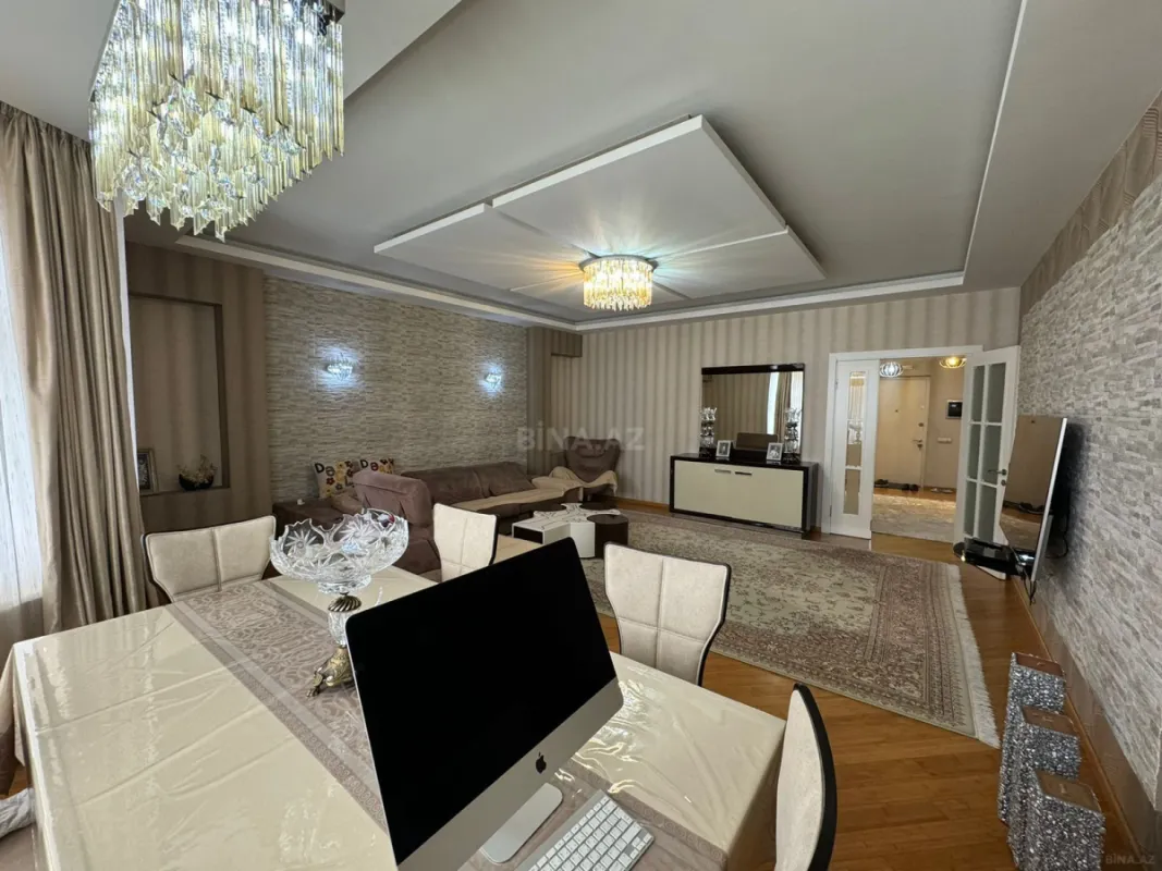 Satılır 4 otaqlı mənzil 188 m²